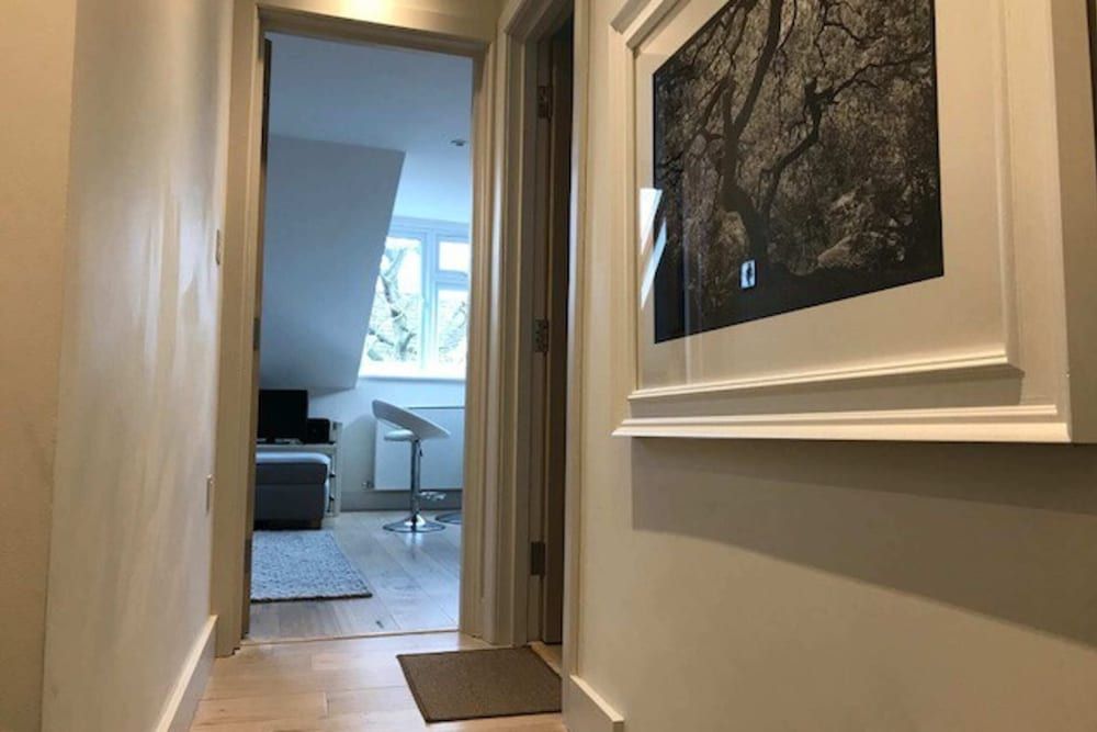 Stylish 2 Bed Apartment in West Hampstead Apartment (2 Bedrooms) 8