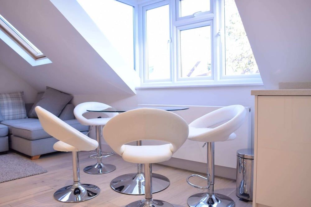 undefined Stylish 2 Bed Apartment in West Hampstead 5