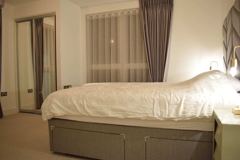 undefined Bright 2 Bedroom Flat in Park Royal 2