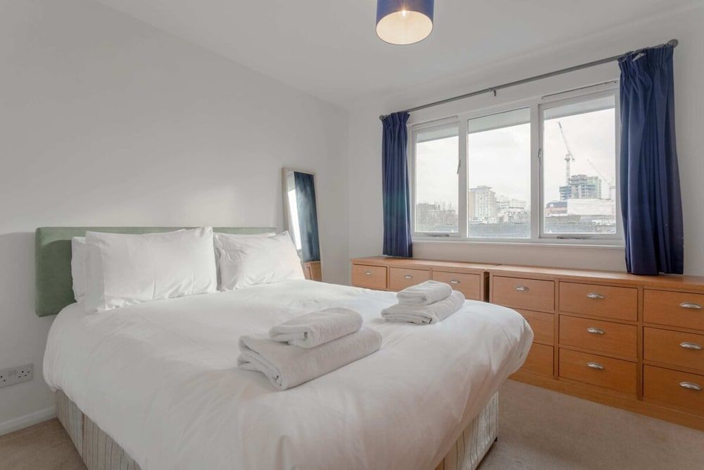 undefined A Spacious 2 Bedroom Apartment In Aldgate East 4