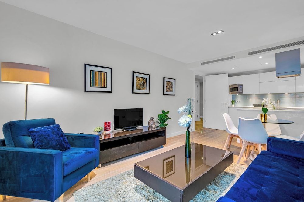 MySquare Apartments Shoredtich Deluxe Apartment, 2 Bedrooms, City View 6