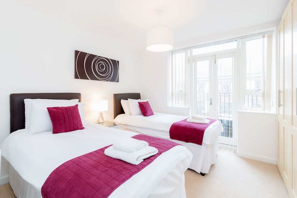 Roomspace Apartments -Kew Bridge Court Apartment, 2 Bedrooms 4