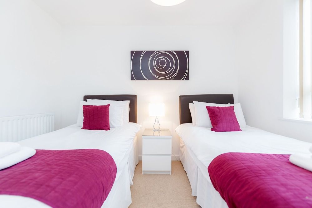 Roomspace Apartments -Kew Bridge Court Apartment, 2 Bedrooms 2