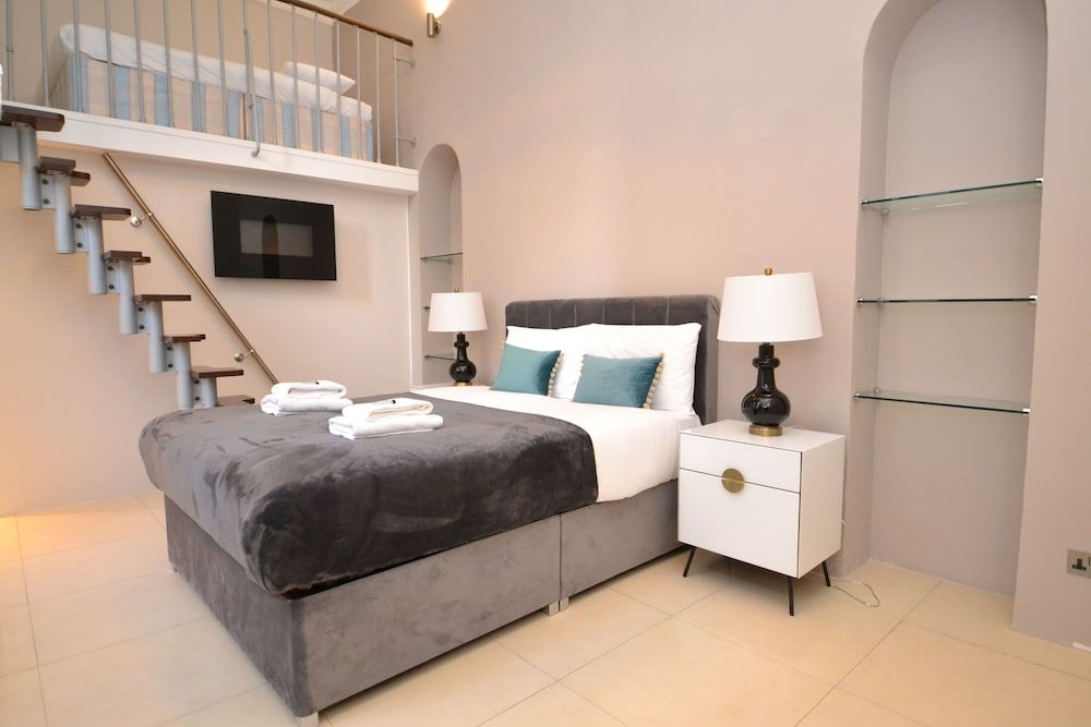 undefined Luxury Hyde Park 6