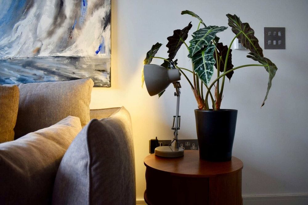 undefined Contemporary 1 Bedroom Flat With Stunning London View 3