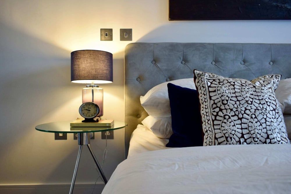 undefined Contemporary 1 Bedroom Flat With Stunning London View 5