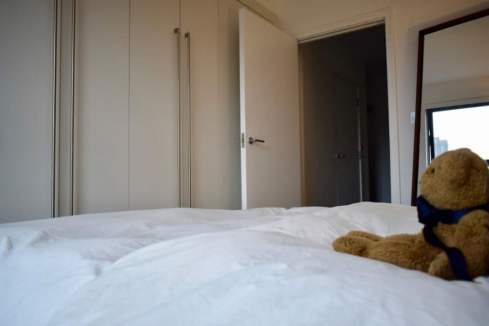 undefined Contemporary 1 Bedroom Flat With Stunning London View 6