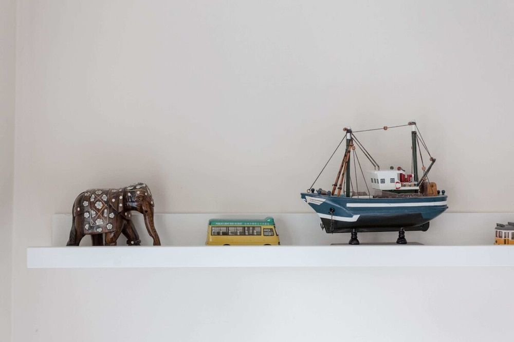 undefined Well Located 2 Bedroom 1 Bath in Elephant & Castle 9