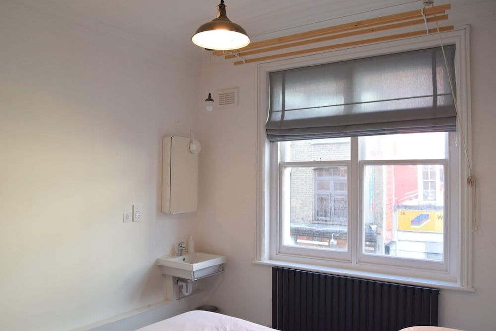 undefined Airy Modern 1 Bed Apartment in Shoreditch 3