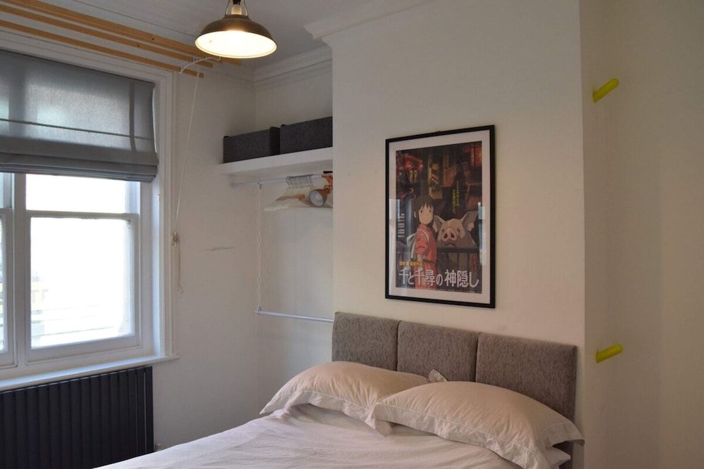 undefined Airy Modern 1 Bed Apartment in Shoreditch 2
