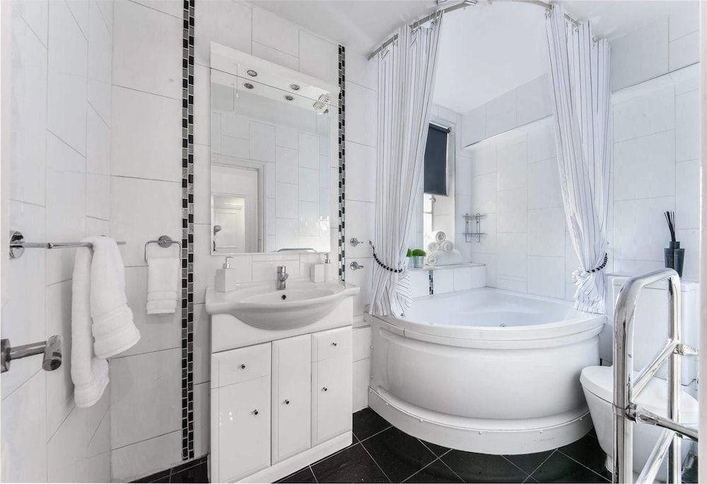 undefined Cozy & Stylish Apartment in Chelsea 10