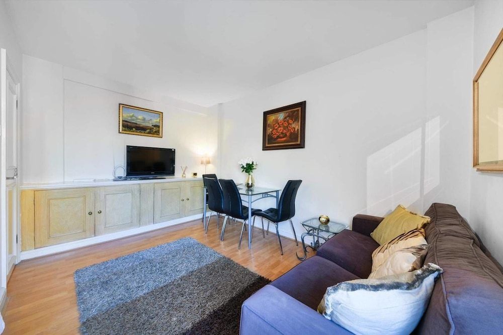 undefined Cozy & Stylish Apartment in Chelsea 8