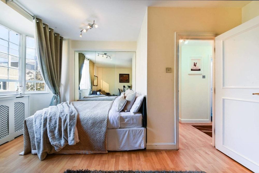 undefined Cozy & Stylish Apartment in Chelsea 5