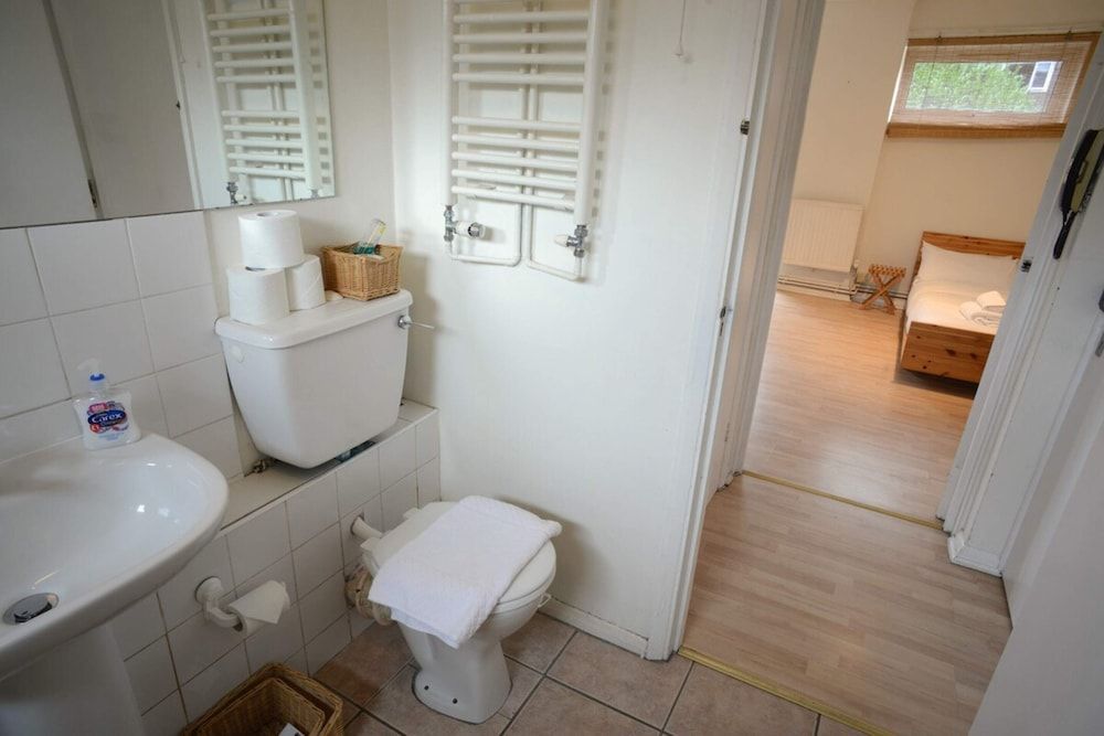 undefined Bright & Spacious Studio Flat in SE8 4