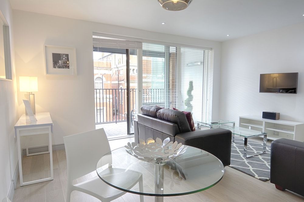 undefined Roomspace Apartments -La Roka 5