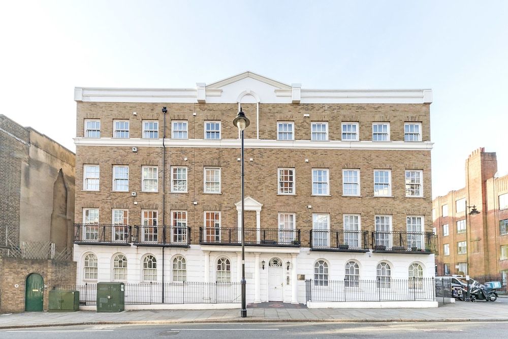 undefined Spacious Apartment in Trendy Islington 2