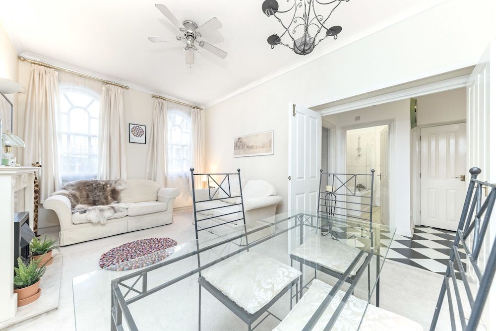 undefined Spacious Apartment in Trendy Islington