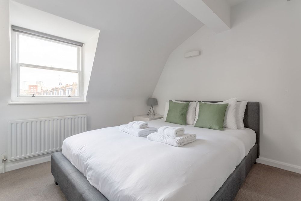 undefined Bright & Airy 1 Bedroom Apartment in Central London 4
