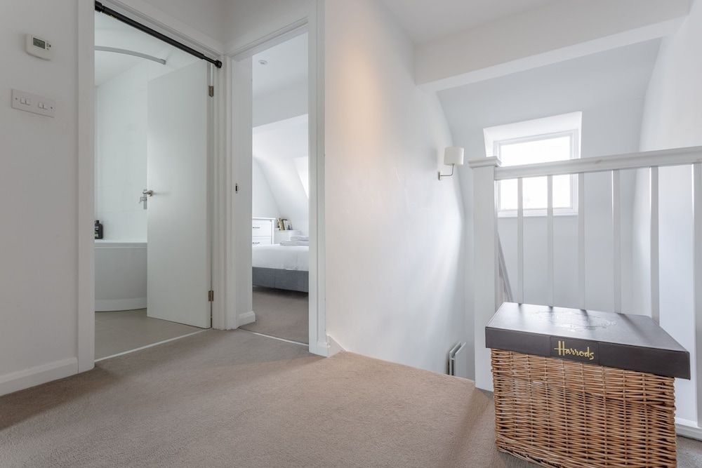 undefined Bright & Airy 1 Bedroom Apartment in Central London 7