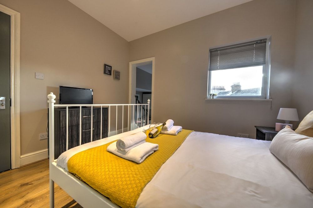 undefined CJ8 Medium Studio 8