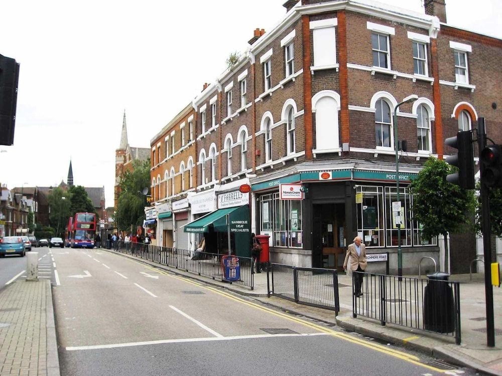 undefined CJ8 Medium Studio 4