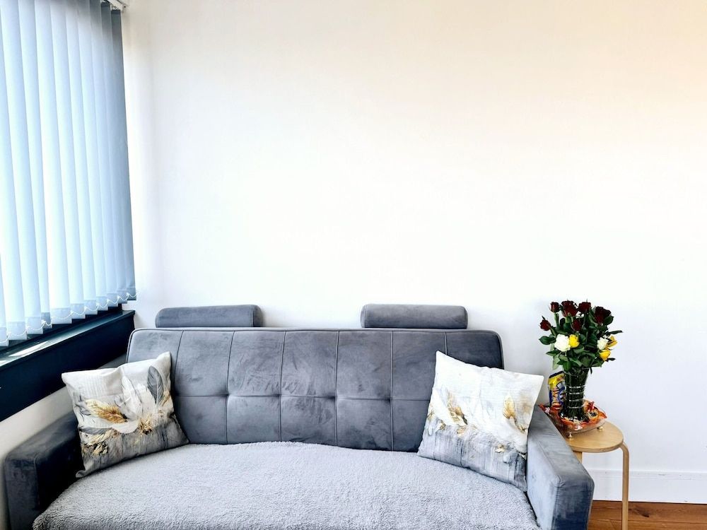 26 Penge House Luxury Apartment, Multiple Beds, City View 7