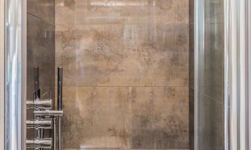 26 Penge House Luxury Apartment, Multiple Beds, City View 4