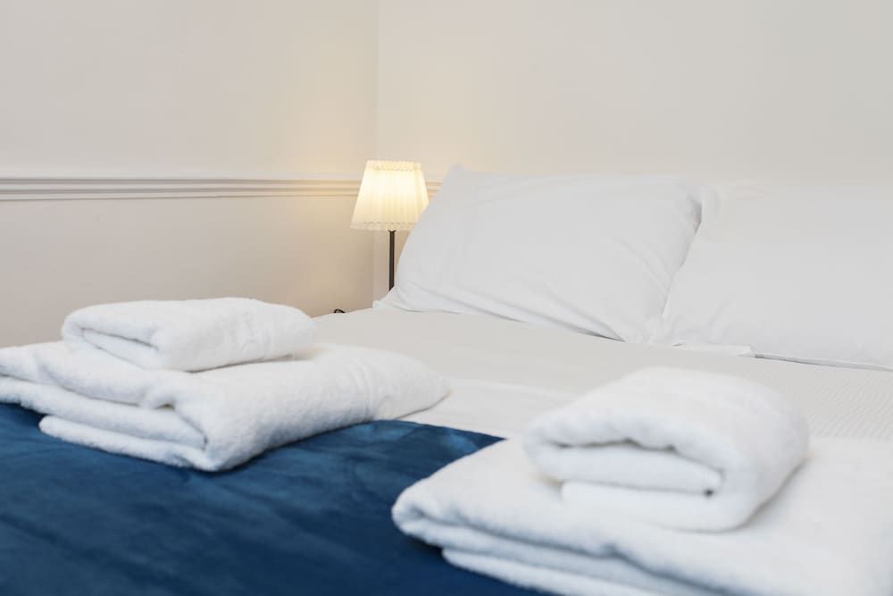 Victoria Magical Atmosphere with Patios Apartment, 2 Bedrooms 2