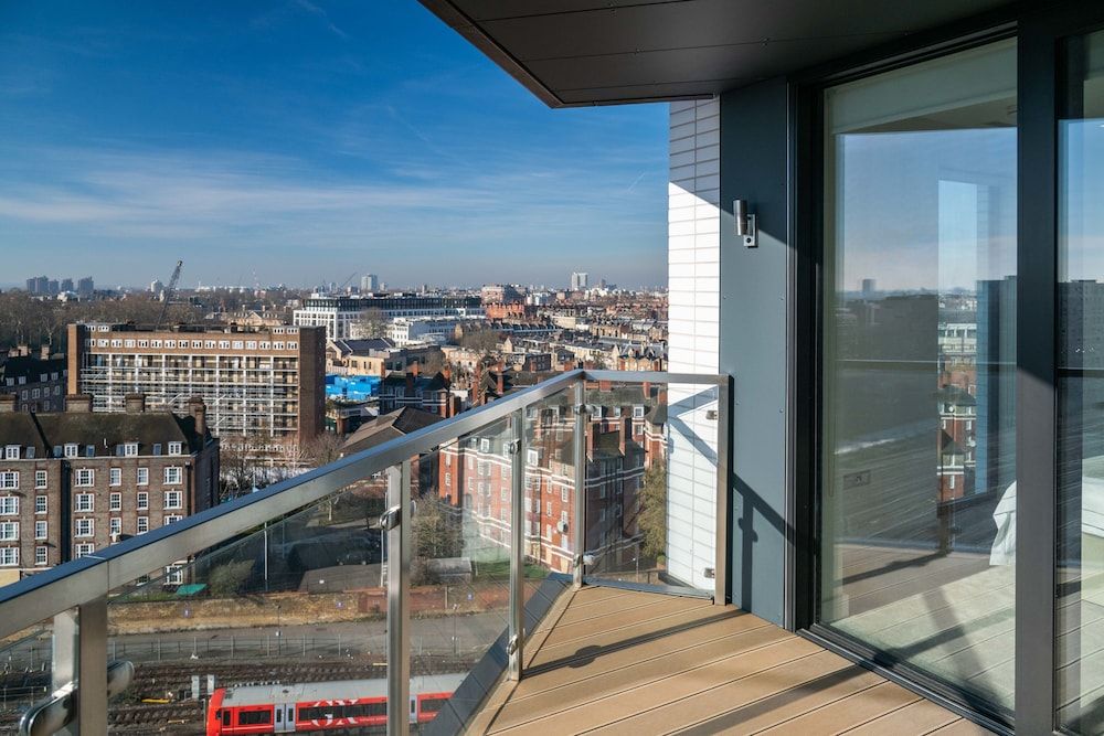 Modern Family Home close to Victoria Station Apartment (2 Bedrooms) 20