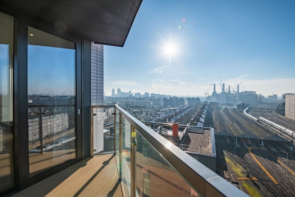 Modern Family Home close to Victoria Station Apartment (2 Bedrooms) 21