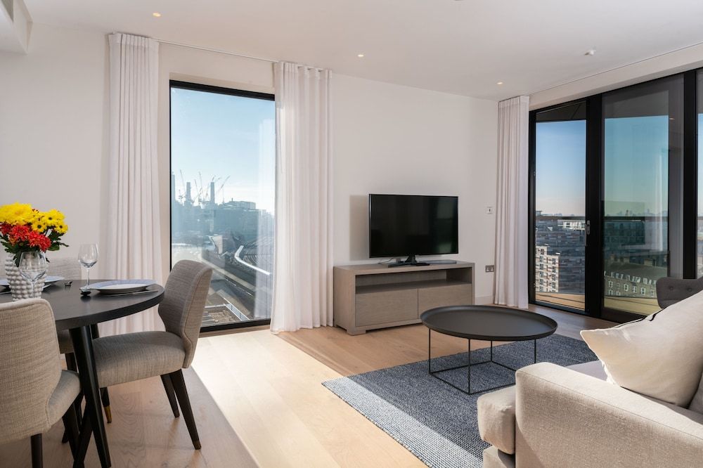 Modern Family Home close to Victoria Station Apartment (2 Bedrooms) 2