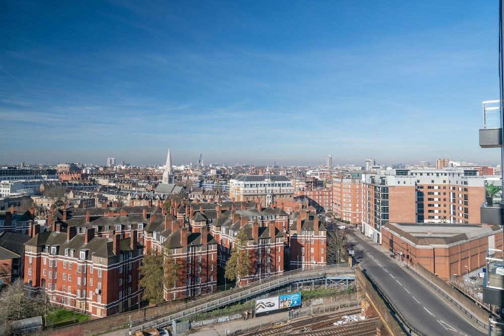 Modern Family Home close to Victoria Station Apartment (2 Bedrooms) 28