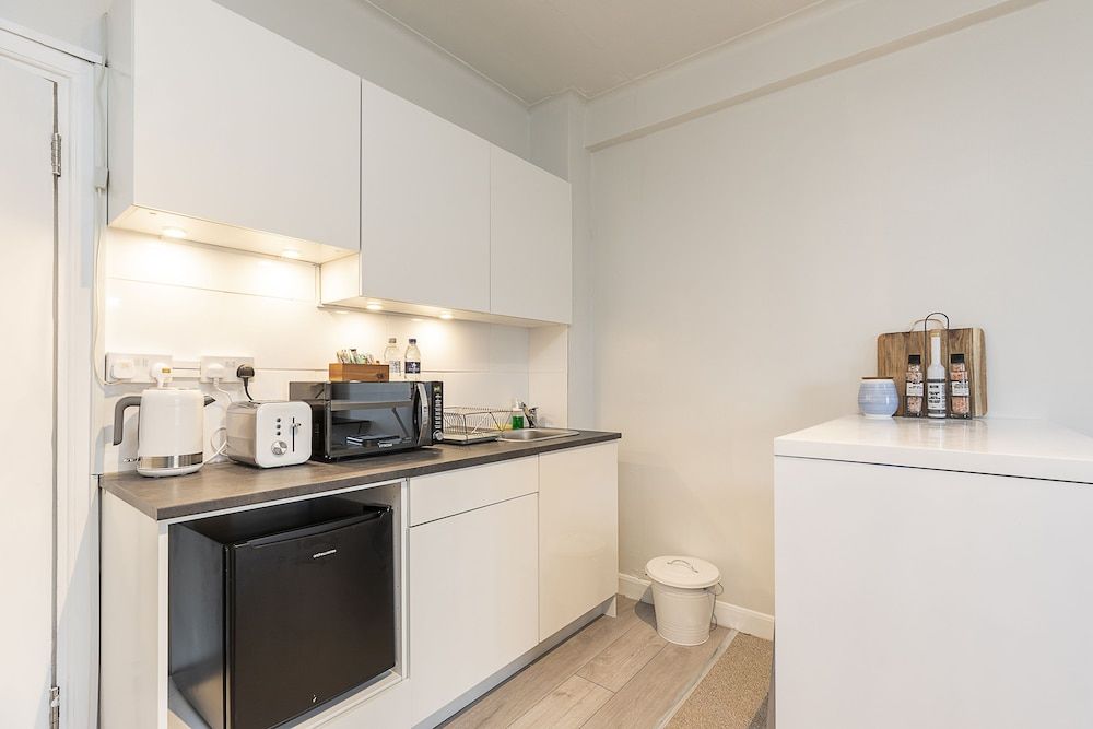 undefined Imperial Suite in Swiss Cottage 10