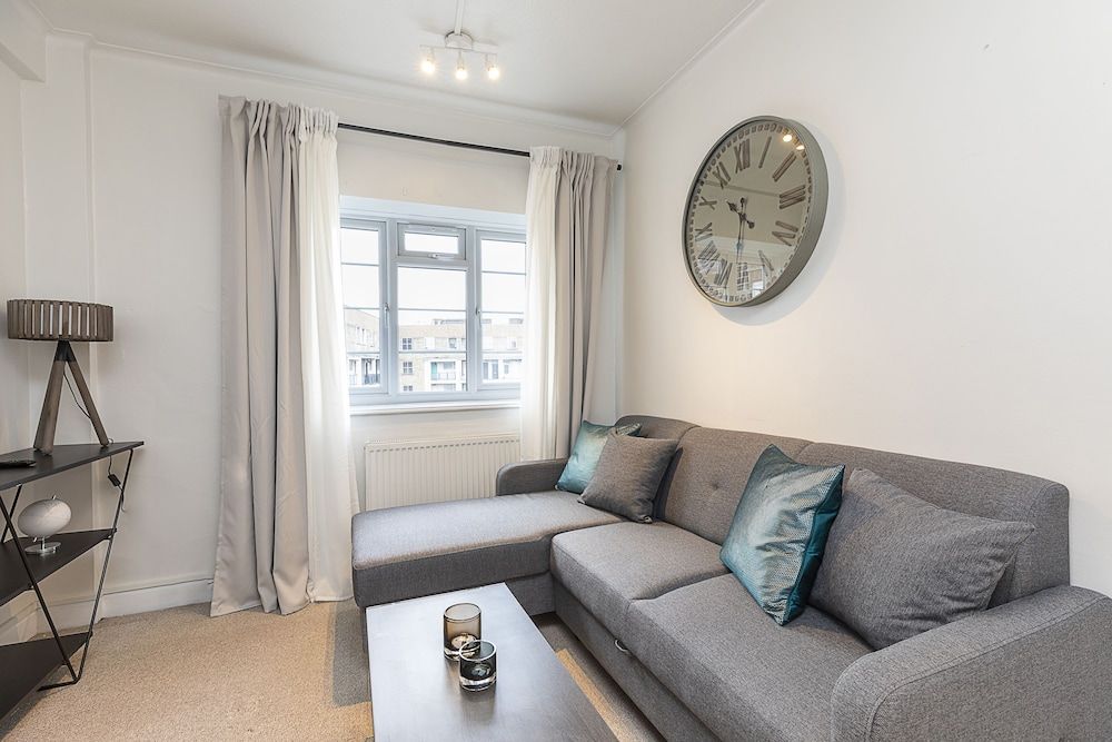 Imperial Suite in Swiss Cottage Apartment, 1 Double Bed with Sofa bed 14