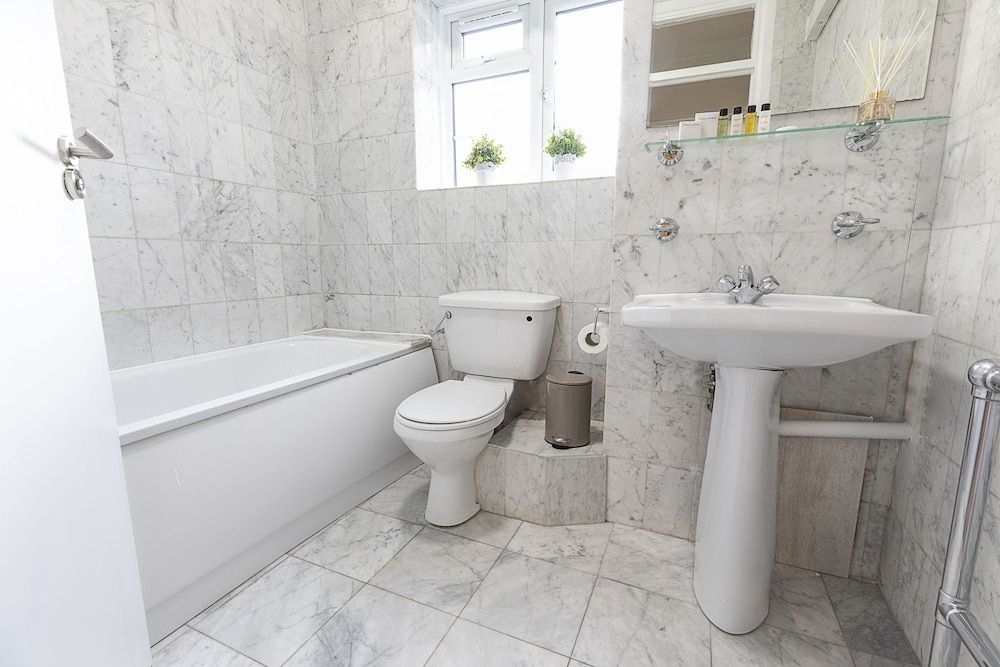 Imperial Suite in Swiss Cottage Apartment, 1 Double Bed with Sofa bed 20