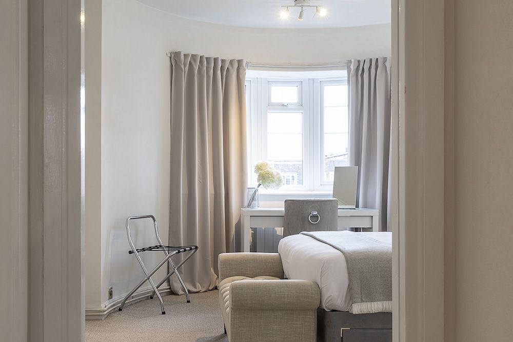 undefined Imperial Suite in Swiss Cottage 9