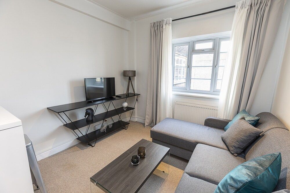 Imperial Suite in Swiss Cottage Apartment, 1 Double Bed with Sofa bed 13