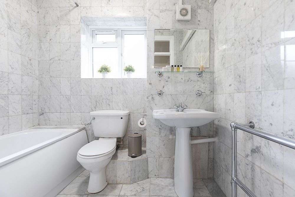 Imperial Suite in Swiss Cottage Apartment, 1 Double Bed with Sofa bed 19