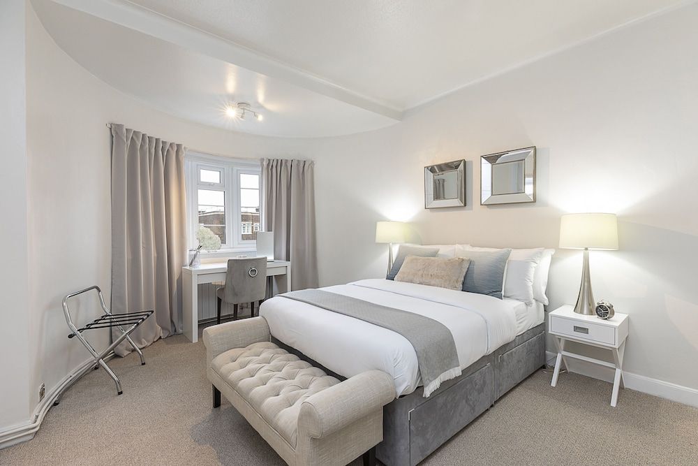 undefined Imperial Suite in Swiss Cottage 2
