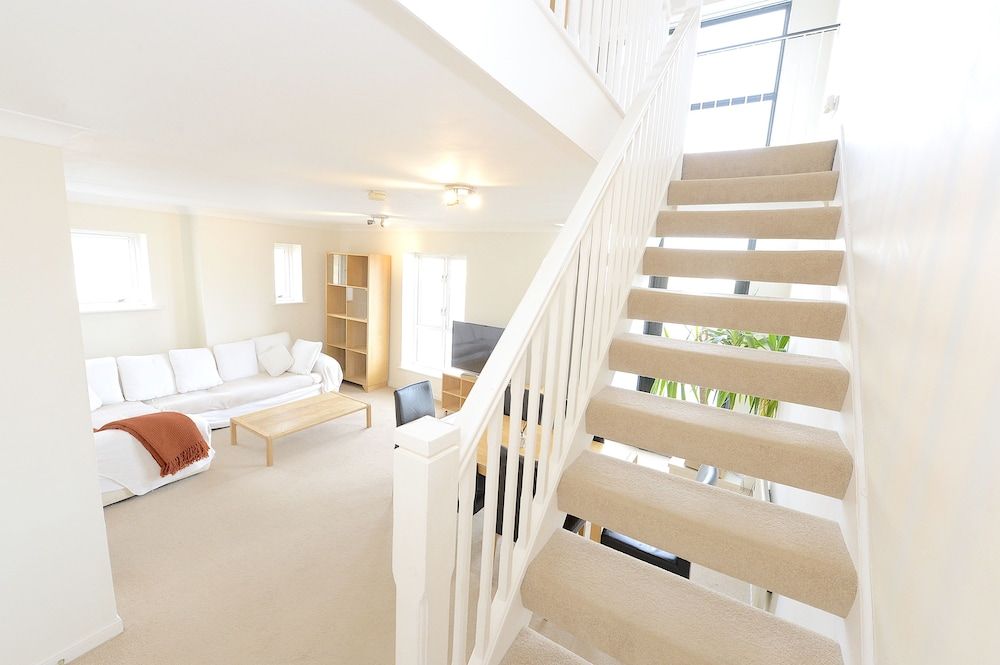 Excel Townhouse Deluxe Apartment, River View 8