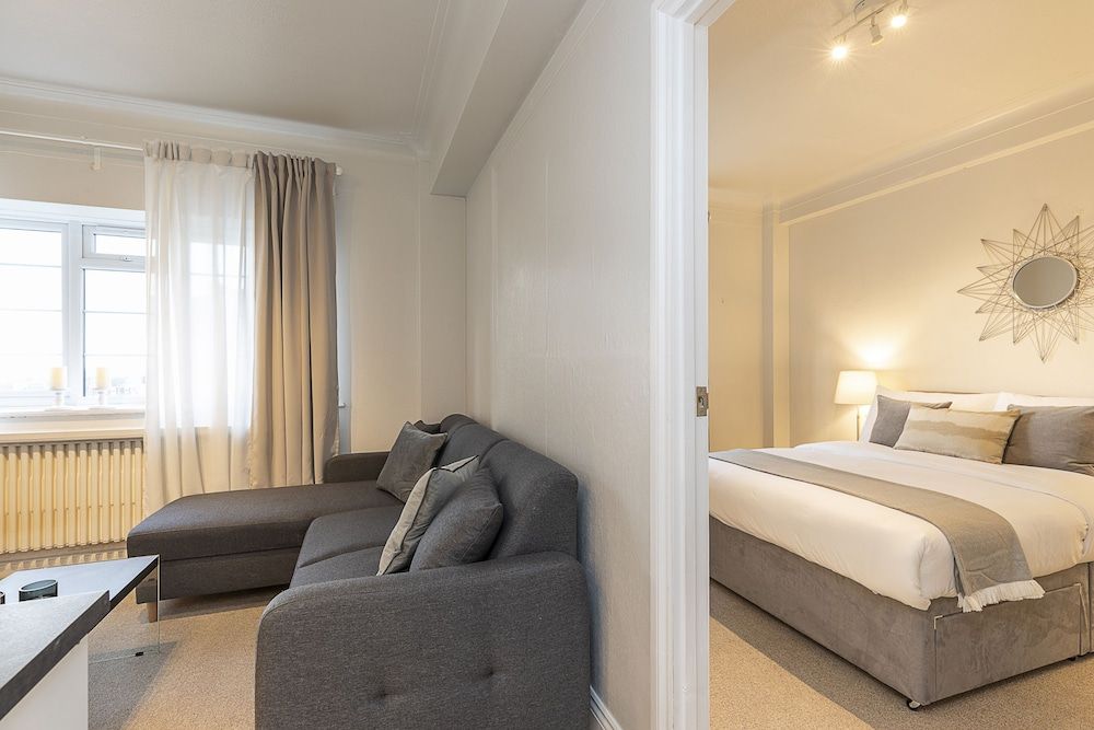 undefined Grand Swiss Cottage Apartment 7