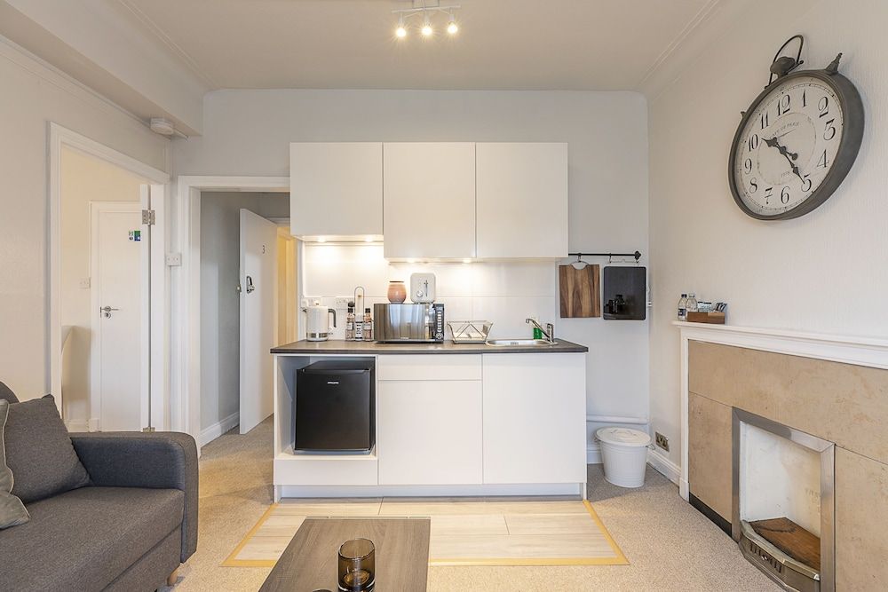 undefined Grand Swiss Cottage Apartment 9