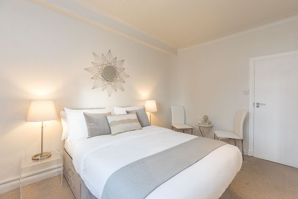 undefined Grand Swiss Cottage Apartment 4