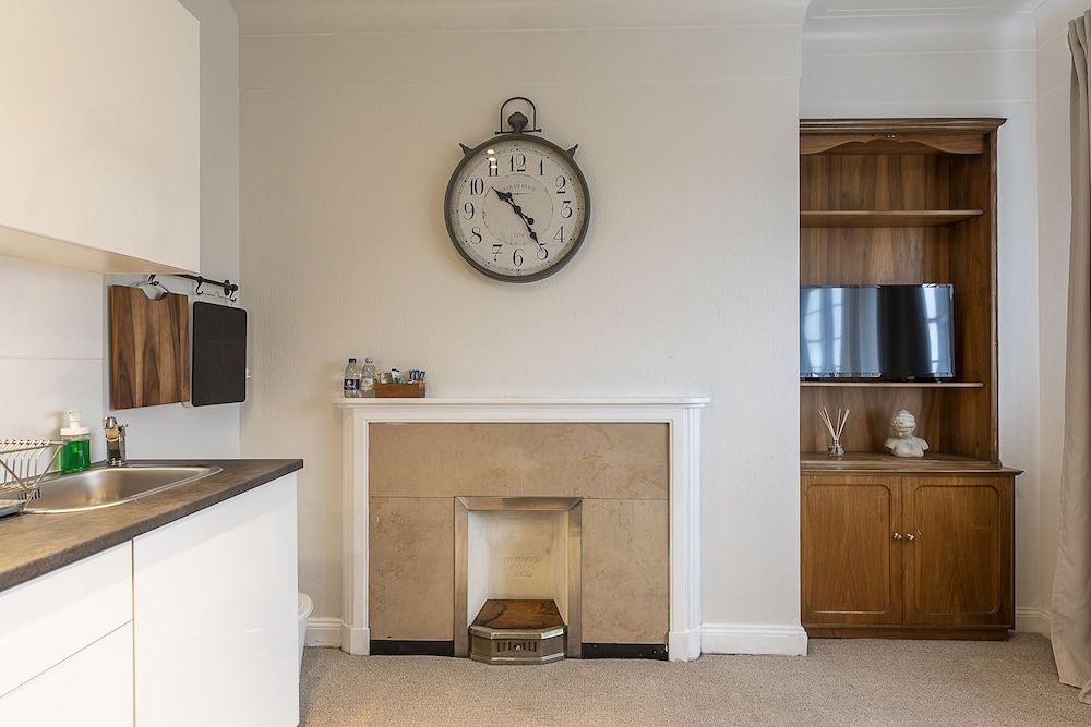 undefined Grand Swiss Cottage Apartment 8