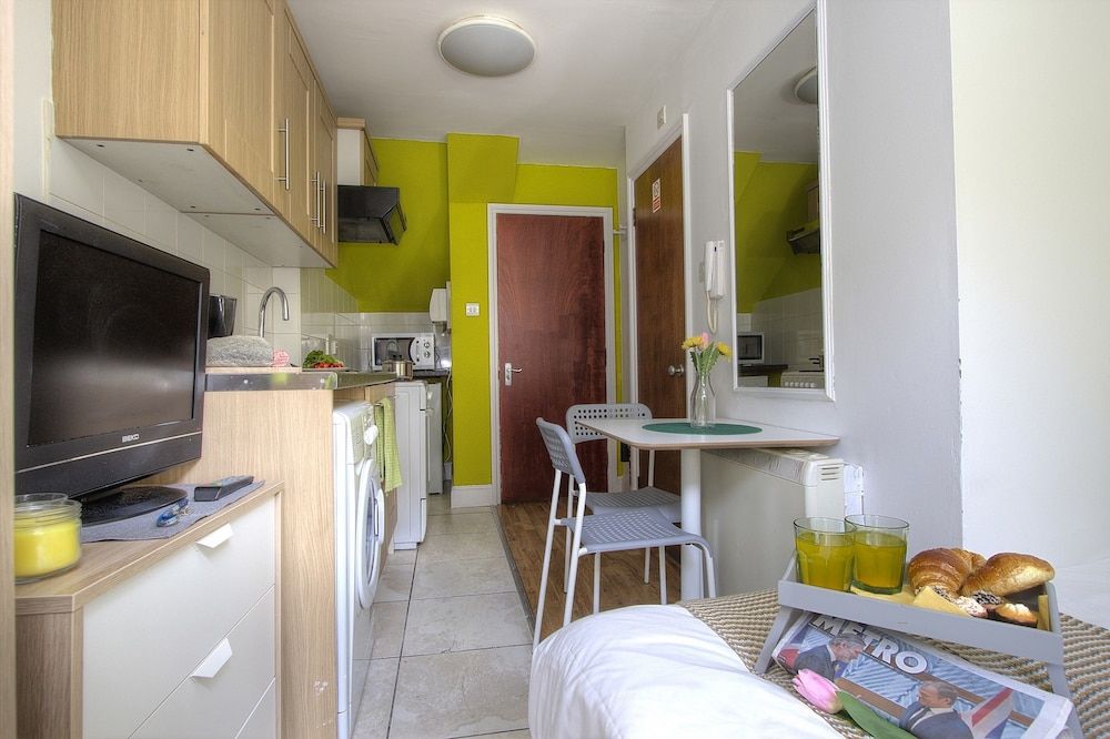 undefined IN2 Large Studio 10