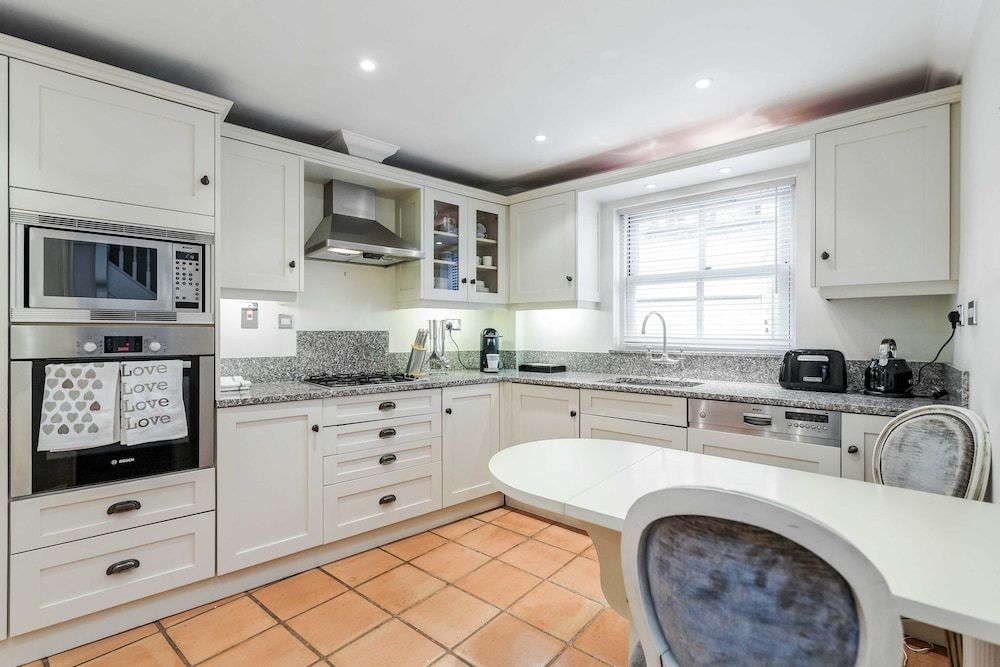 undefined Beautiful House in Heart of Kensington 7