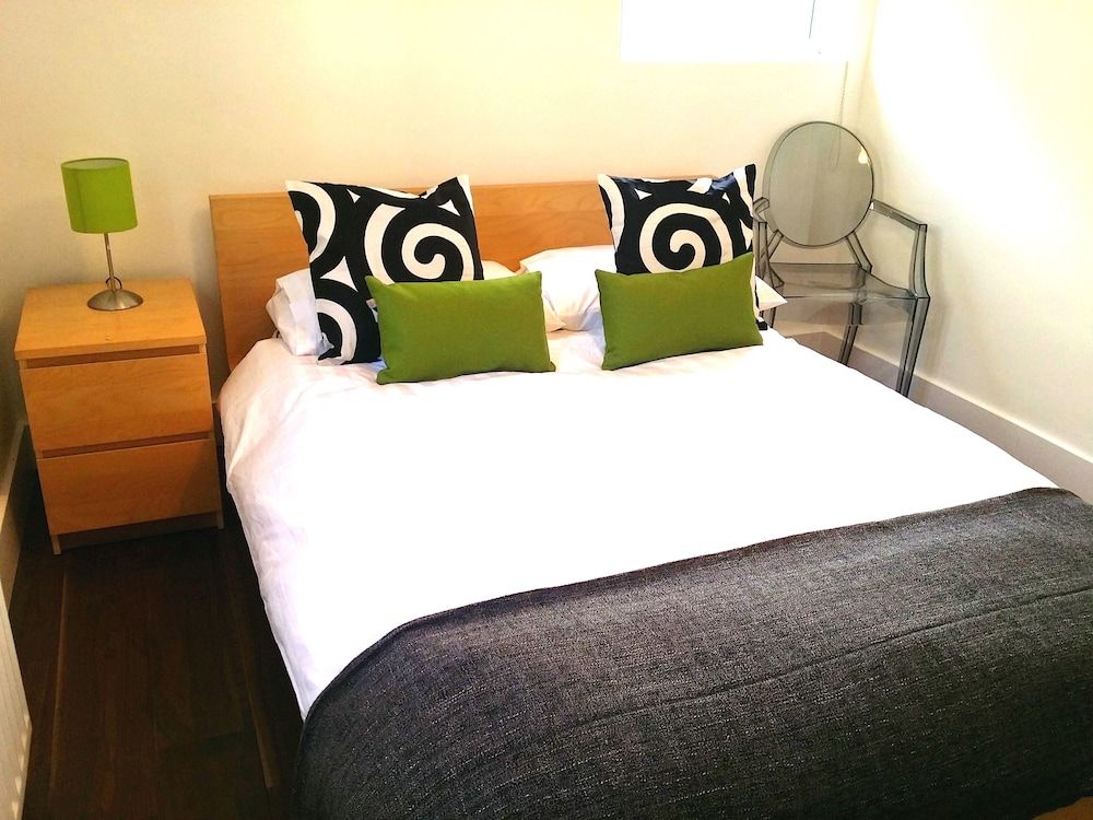 undefined Victorian Terraced Apartments 7