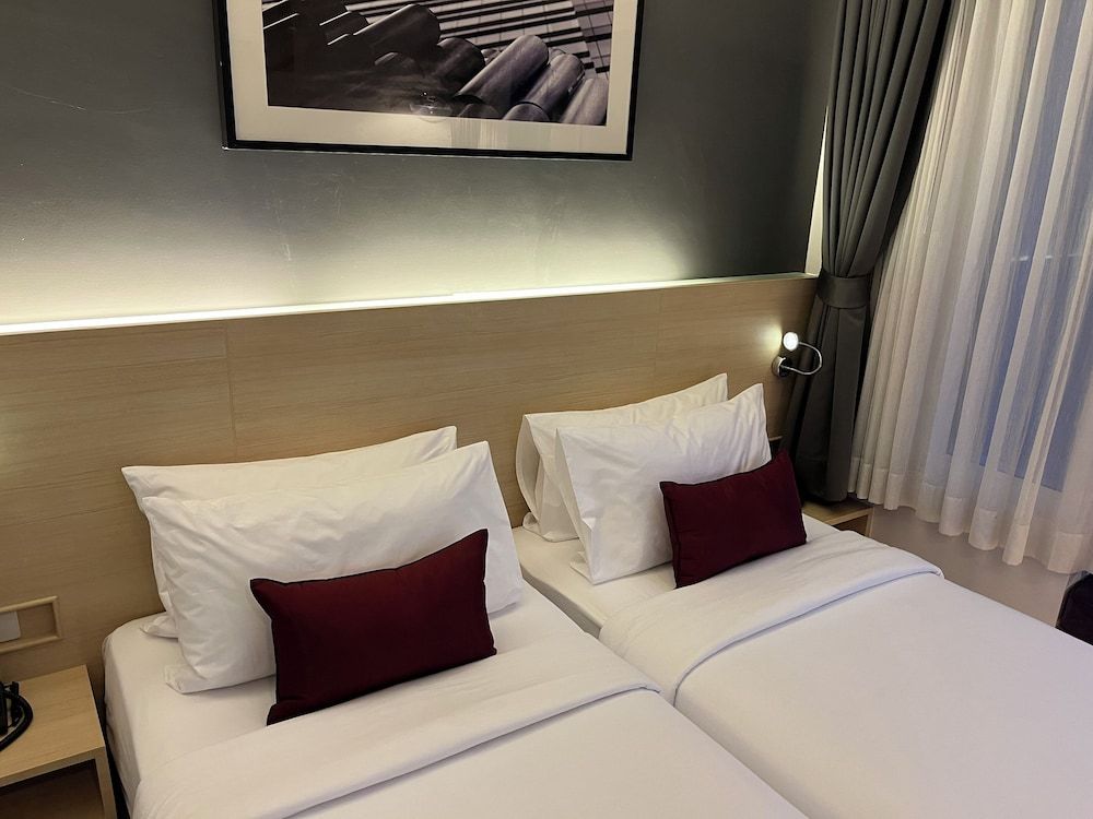 Arize Hotel Sukhumvit Superior Double Room 3