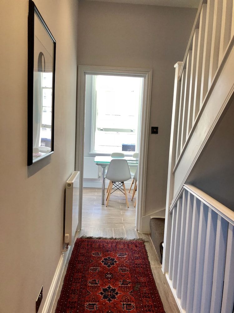 undefined Stylish Maisonette and studio in Victoria 7