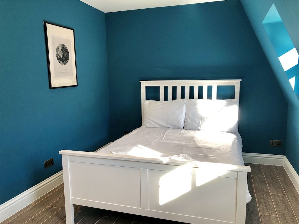 undefined Stylish Maisonette and studio in Victoria 10